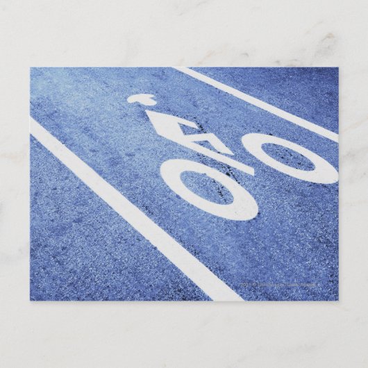道路上の自転車の看板のクローズアップ ポストカード (正面)