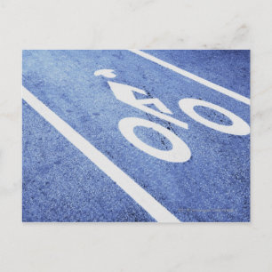 道路上の自転車の看板のクローズアップ ポストカード