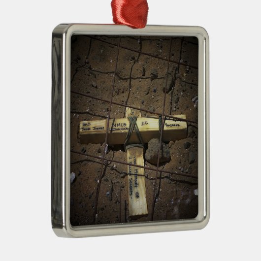 道路修繕の乗組員が十字を切る メタルオーナメント (右)