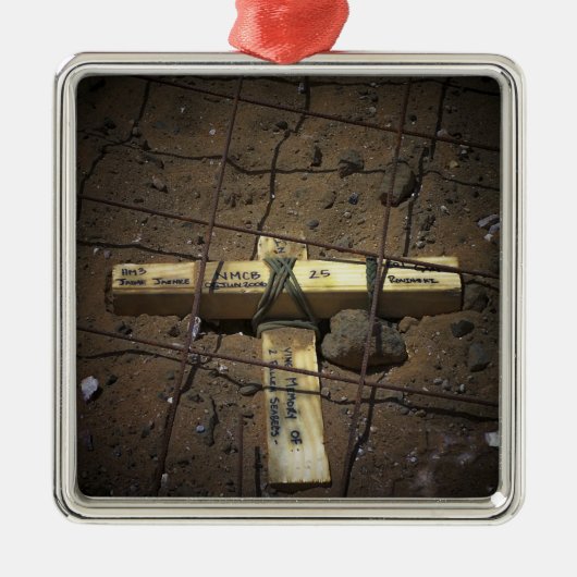 道路修繕の乗組員が十字を切る メタルオーナメント (正面)