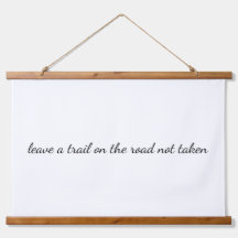 道路木材の上に壁のタペストリー取らない