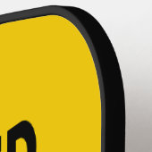 道路標識に注意を払って進む ピックルボールラケット (左詳細)