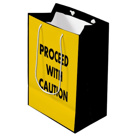 道路標識に注意を払って進む ミディアムペーパーバッグ (正面アングル)