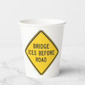 道路標識冬の安全の前に橋の氷 紙コップ (正面)