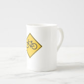 道路標識自転車 ボーンチャイナマグカップ (正面右)