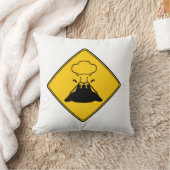 道路標識 – 火山 クッション (ブランケット)