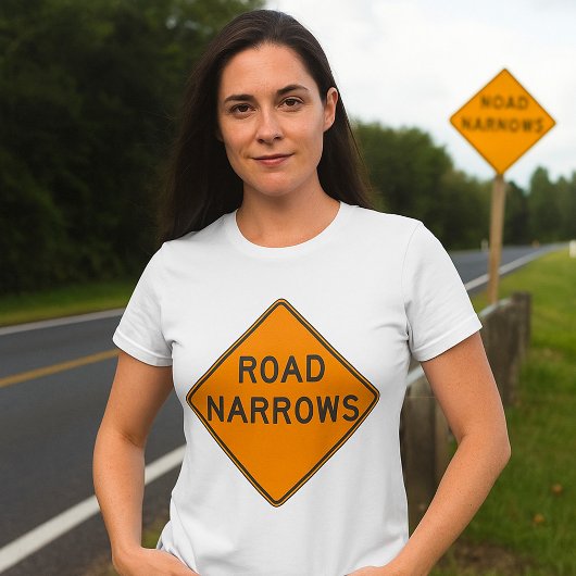 道路狭窄道路標識 女性用Tシャツ Tシャツ