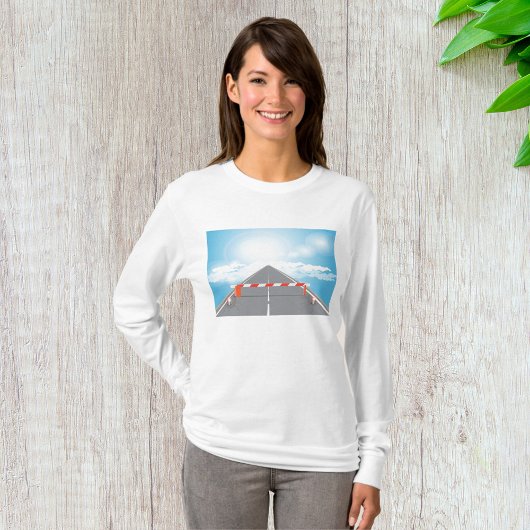 道路赤と白遮断遮断アクセス Tシャツ