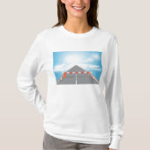 道路赤と白遮断遮断アクセス Tシャツ (正面)