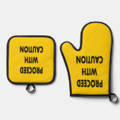 道路造船所の国旗の標識を付けて進む 鍋つかみ&鍋敷きセット (正面)