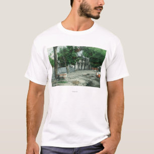道HouseYreka、カリフォルニアの外観 Tシャツ