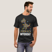 違いを受け入れる恐竜 自閉症啓発デー Tシャツ (正面フル)