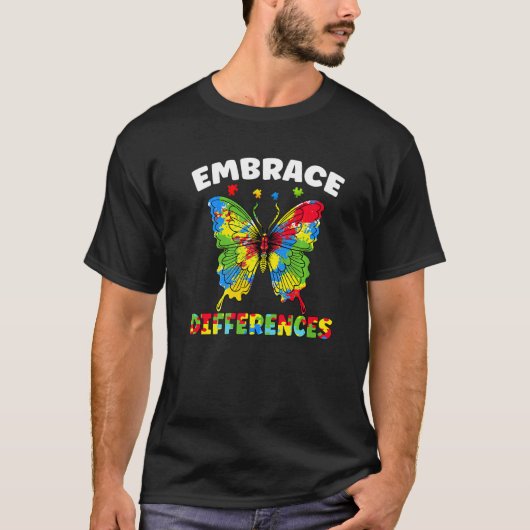 違いを受け入れる蝶のパズルのピース 自閉症 Tシャツ (正面)