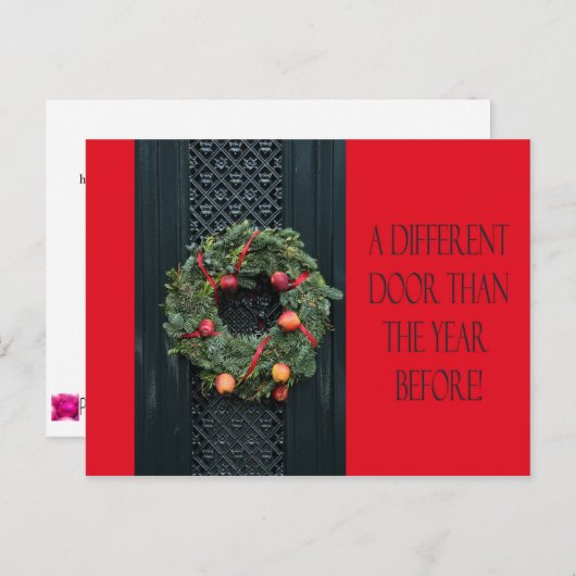 違うドア – クリスマスリースの新しいアドレスカード ポストカード (正面/裏面)