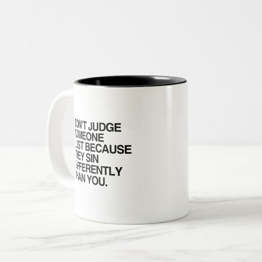 違う罪を犯すので人を判断してはいけない ツートーンマグカップ (正面左)
