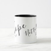 違う。今日じゃない。明日かも。白黒 マグカップ (中央)