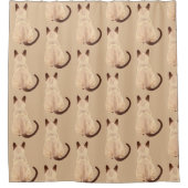 遠くにな芸術を見るSashaのシャム猫人の子猫 シャワーカーテン (正面)