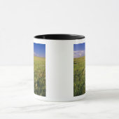 遠く北東部の短い草原 マグカップ (中央)