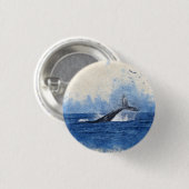 遠く離れたアールデコールで海鳥にクジラのスプラッシュ 缶バッジ (正面&裏面)