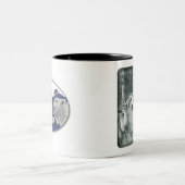 遠ぼえのオオカミのマグ ツートーンマグカップ (中央)