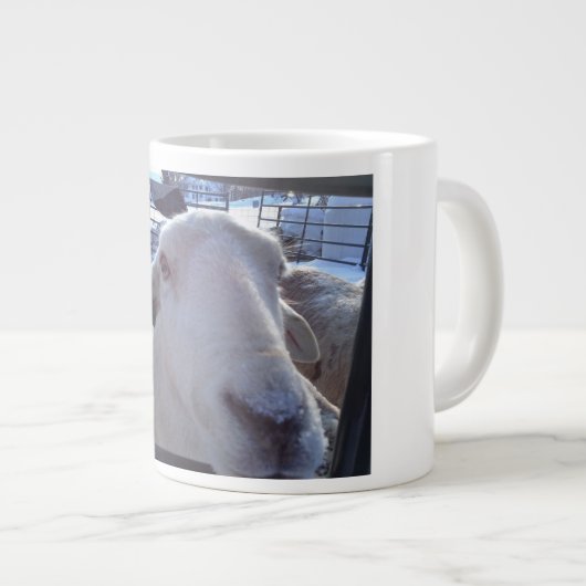 遠ぼえのオオカミの農場のルーシーのジャンボマグ ジャンボコーヒーマグカップ (正面右)