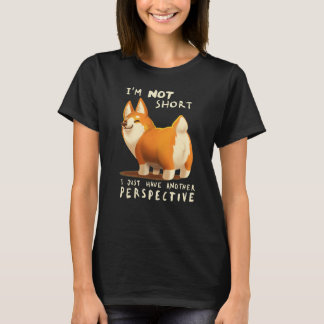 遠近法違うかわいいコギ犬ふわふわな動物 Tシャツ