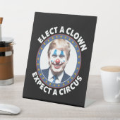 選ピエロはサーカス政治を期待しておもしろいいる 台座サイン (インサイチュ)