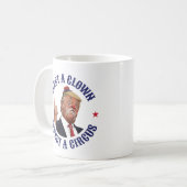 選ピエロ、サーカスを期待 – アンチトランプ コーヒーマグカップ (正面左)