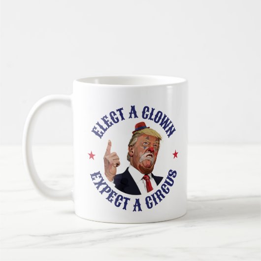 選ピエロ、サーカスを期待 – アンチトランプ コーヒーマグカップ (左)