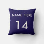選手パーソナライズされた名の付いたサッカーブルー枕 クッション (裏面)