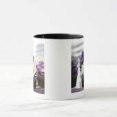 選択的な焦点が付いているカップケーキのクローズアップ マグカップ (中央)