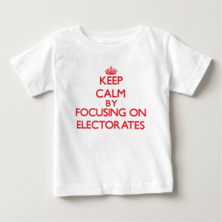 選挙民に焦点を合わせることによって平静を保って下さい ベビーTシャツ