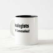 遺伝学者は墓地でそれをする ツートーンマグカップ (正面左)