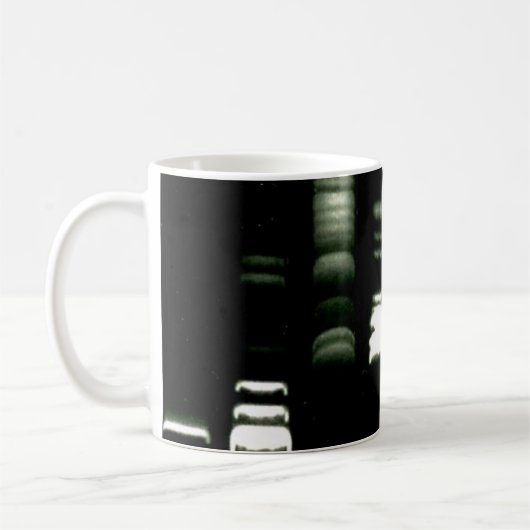 遺伝学DNAのゲルの電気泳動のマグ コーヒーマグカップ (左)