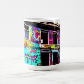 遺棄された家とグラフィティカラフル コーヒーマグカップ (中央)