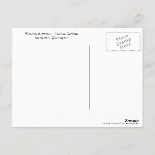 遺棄された難破船の白黒の写真 ポストカード (裏面)