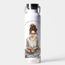 避けてコーヒーで本を楽しむ女の子