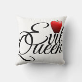 邪悪なクイーン小さなリンゴ枕 クッション (裏面)