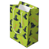 邪悪なグッドピンク&グリーンウィッチーラップ抱き枕 ミディアムペーパーバッグ (正面アングル)