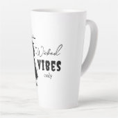 "邪悪なバイブのみ" – ハロウィーンブラックウィッチ –  カフェラテマグ (右アングル)