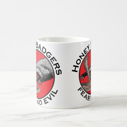 邪悪なバドスハニーバッガー赤い動物アートを恐れない コーヒーマグカップ (中央)