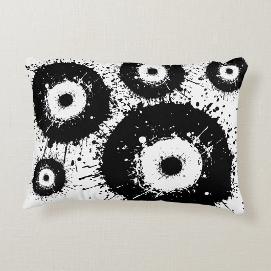 邪悪な目は白黒 アクセントクッション (裏面)
