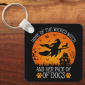 邪悪な魔女の家と犬の群れクール キーホルダー (正面)