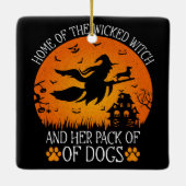 邪悪な魔女の家と犬の群れクール セラミックオーナメント (裏面)