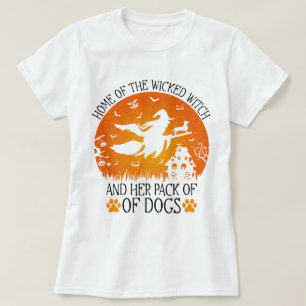 邪悪な魔女の家と犬の群れクール Tシャツ