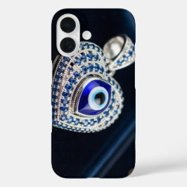 邪視から守るハートのアクセサリーのマクロ撮影 iPhone 16ケース