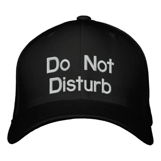 邪魔しない 刺繍入りキャップ (正面)