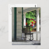 郊外 - スイングチェアとゼラニウムのあるポーチ ポストカード (正面/裏面)