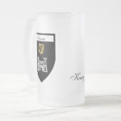 郡ケリーの地図及び頂上のマグ フロストグラスビールジョッキ (正面左)