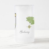 郡ゴールウェイの地図及び頂上のマグ フロストグラスビールジョッキ (中央)